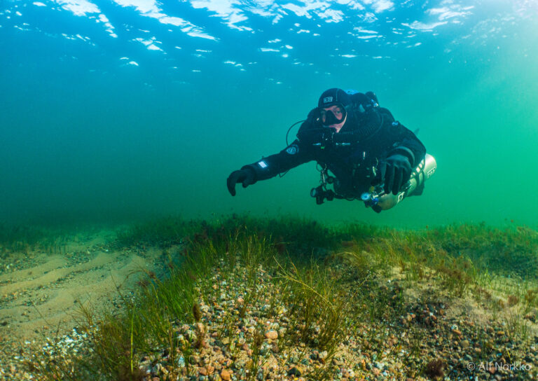 Scientific diving used to characterize benthic biodiversity within CoastClim